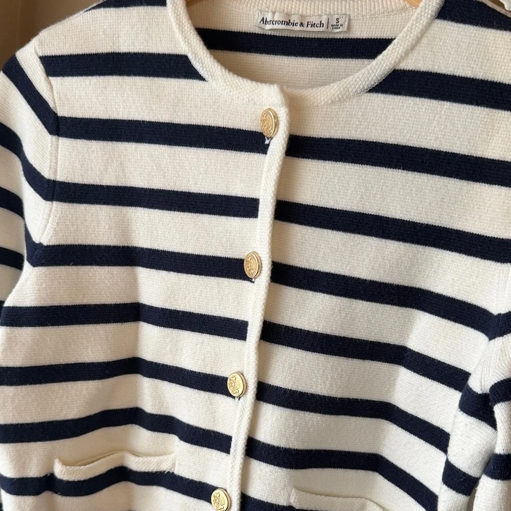 Abercrombie LuxeLoft Crew Sweater Jacket - Picture 6 of 9